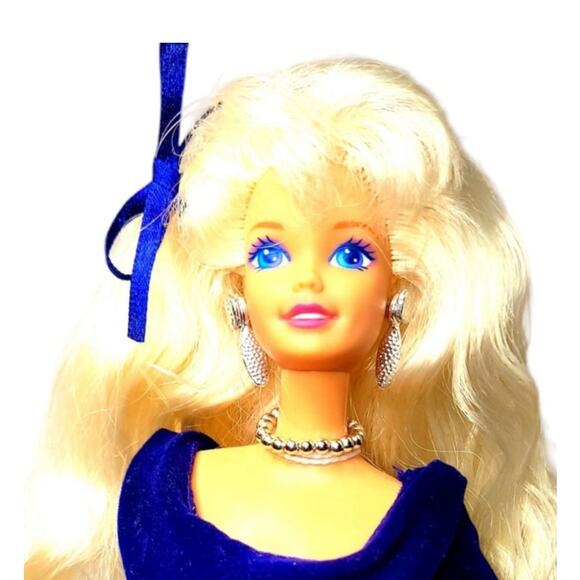 1995 Vintage Avon Winter Velvet Barbie - Picture 6 of 8